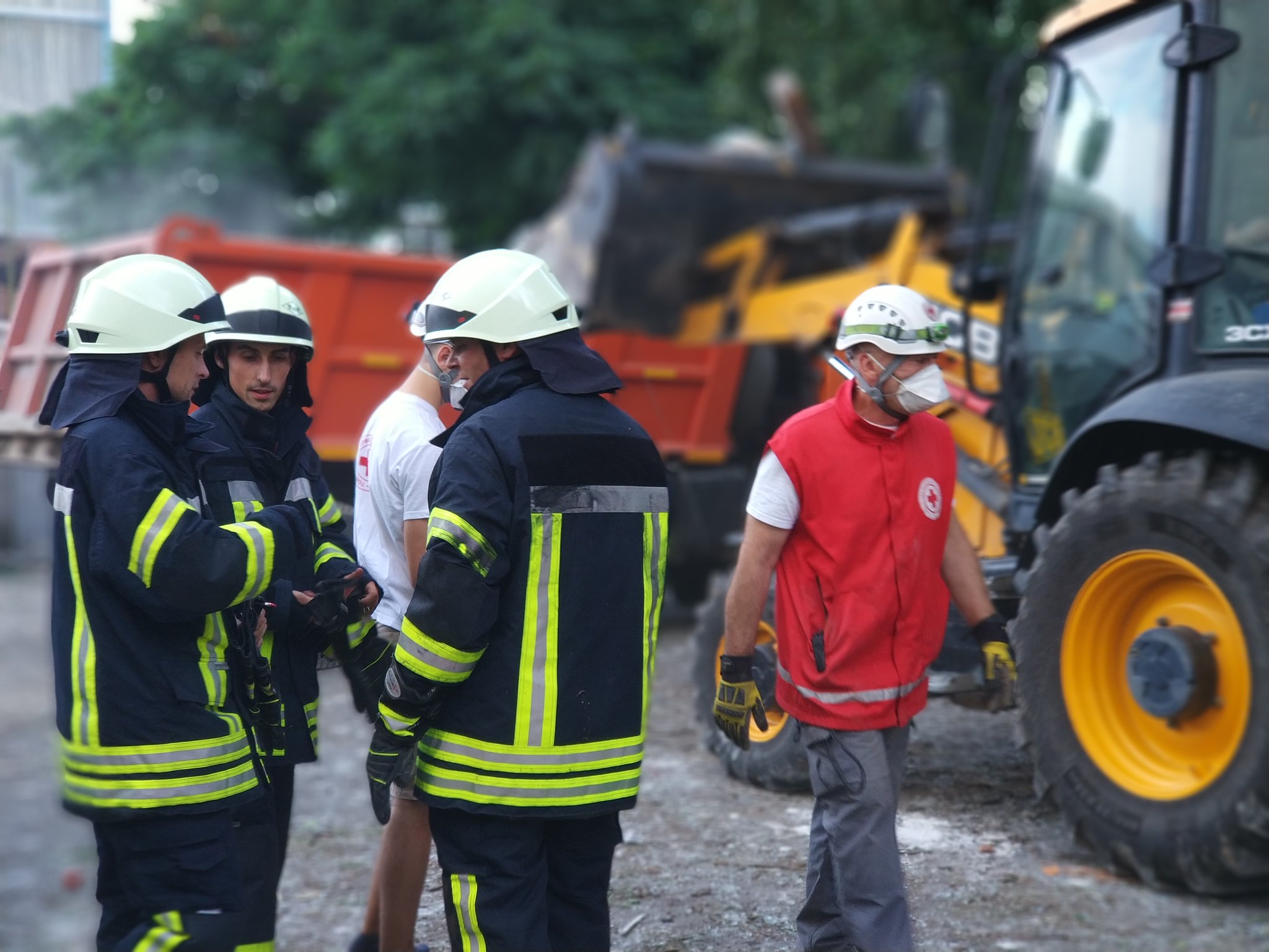 Червоний Хрест допоміг мешканцям зруйнованого будинку в Києві