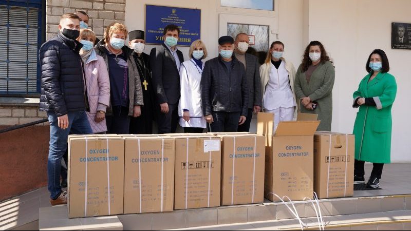 Карітас передав 6 кисневих концентраторів у лікарні Чернігівщини